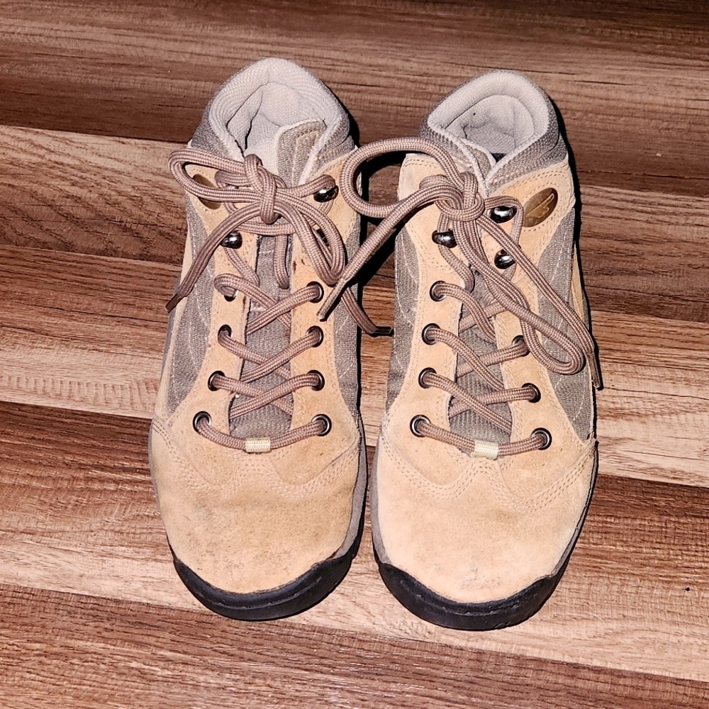 Women's Tan Suede Lace-Up Casual Hikers
